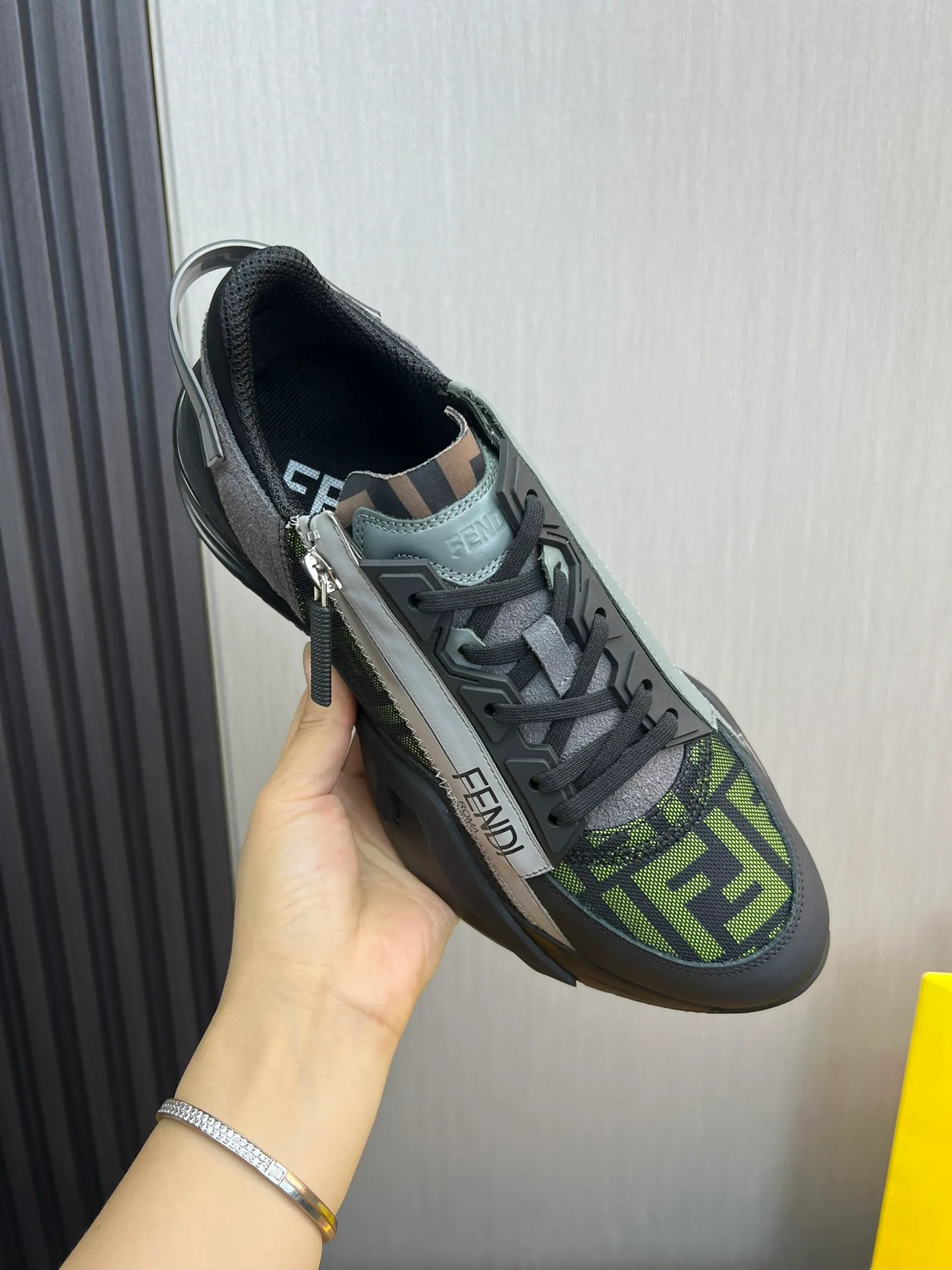 Men's men's shoes💰520💰 Fendi [Fendi] hot style is on the market🔥Fashionable casual men's shoes🔱Made of original brand fly knit fabric. Original cowhide + breathable mesh lining + sheepskin feet. Perfect shape and top quality, you deserve it🔜Original rubber outsole, ultra-light, non-slip and wear-resistant👣 Standard size 38-44